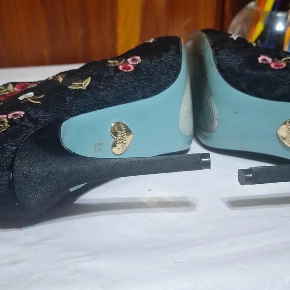 Besty Johnson Ankle Boots - Picture 11 of 15